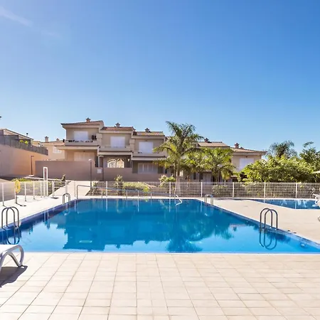 Little - Private Pool Apartment