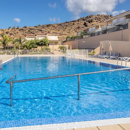 Little - Private Pool Apartment