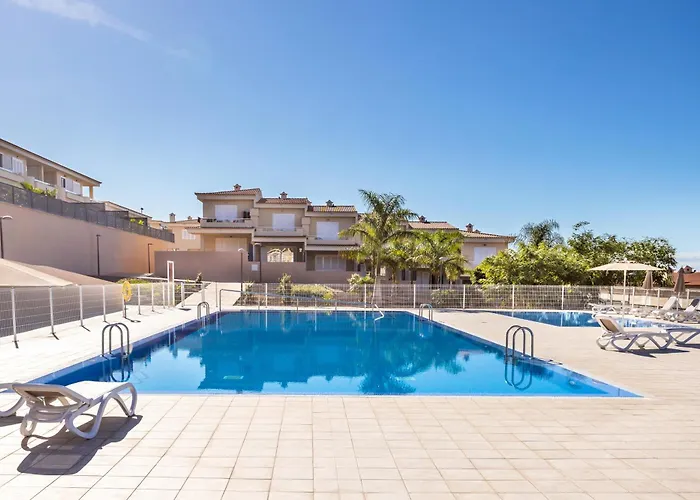 Little - Private Pool Apartment