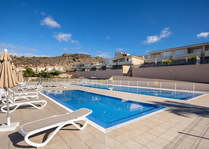 Little - Private Pool Apartment